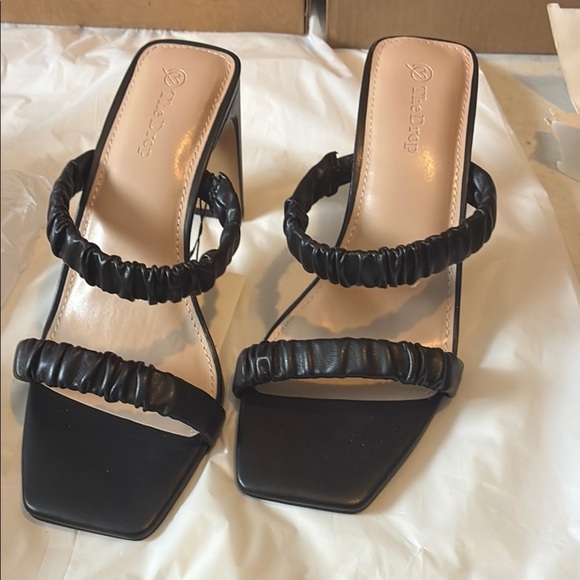 Modern Black Ruched Leather Heels - Picture 1 of 9